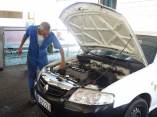 Vehículo en reparación en el taller